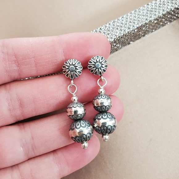 American West Sterling Silver Native Pearl Earrings - Picture 7 of 10